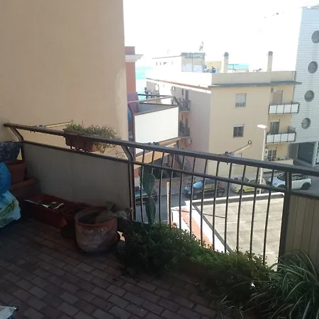 Touristic Flat Near The Train Station, 6 Beds * Civitavecchia