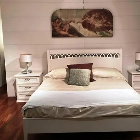 Touristic Flat Near The Train Station, 6 Beds