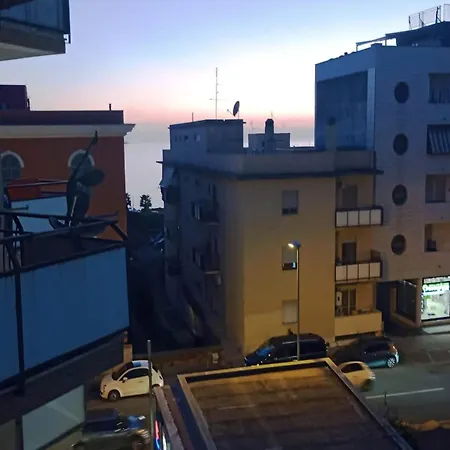 Daire Touristic Flat Near The Train Station, 6 Beds Civitavecchia